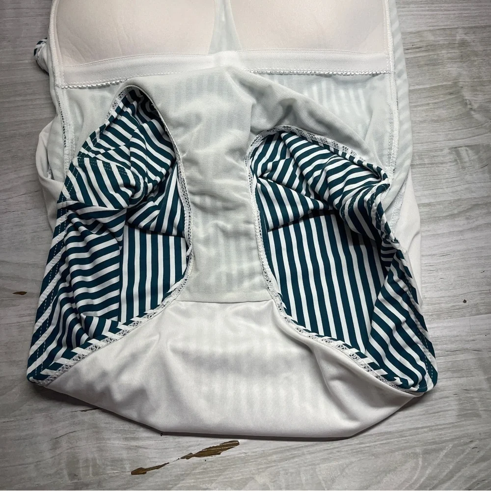 Nip Tuck Swim Stripped Multi Fit Cup One Piece Swimsuit Women’s Size 10